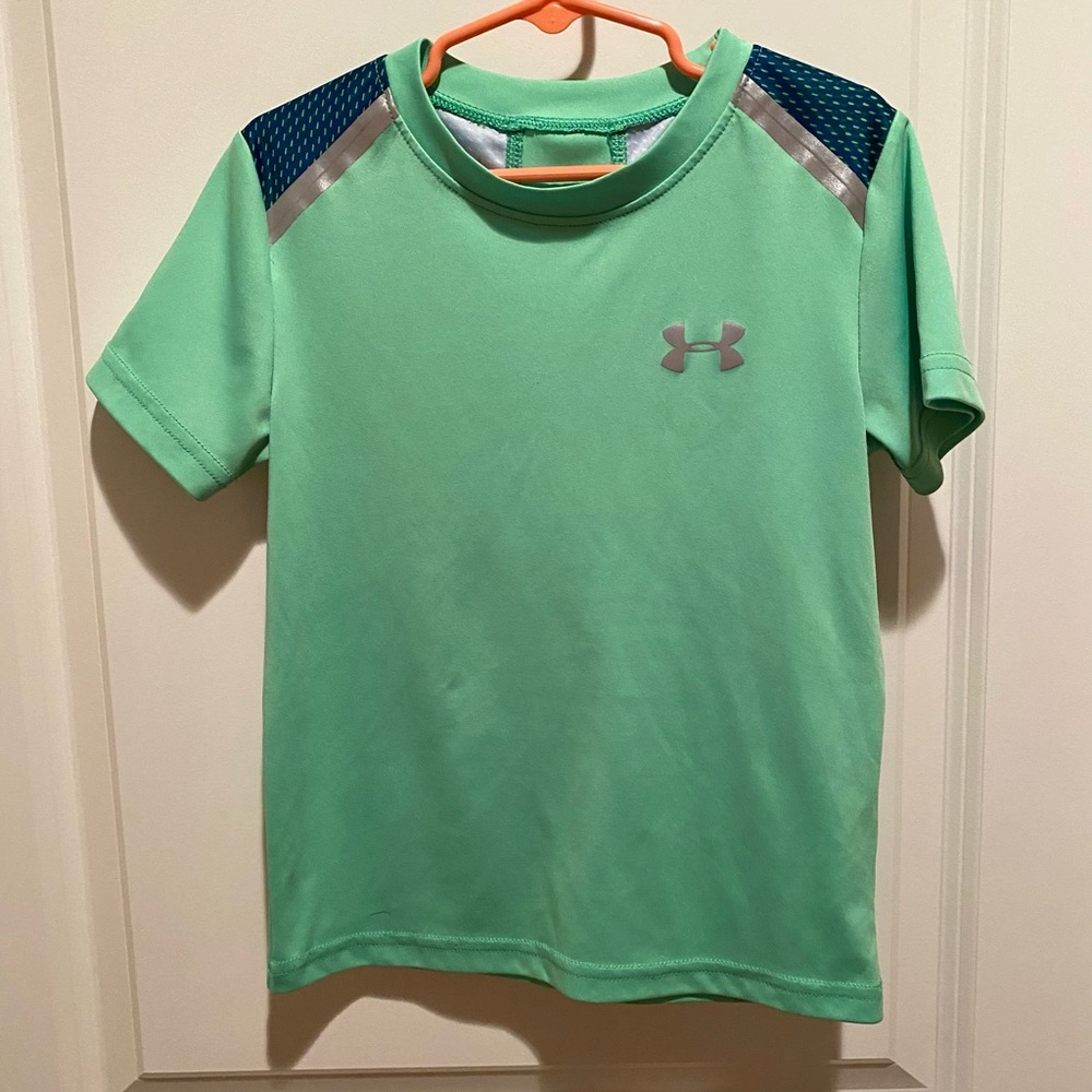 Boys Under Armour Short Sleeve Shirt Size 4